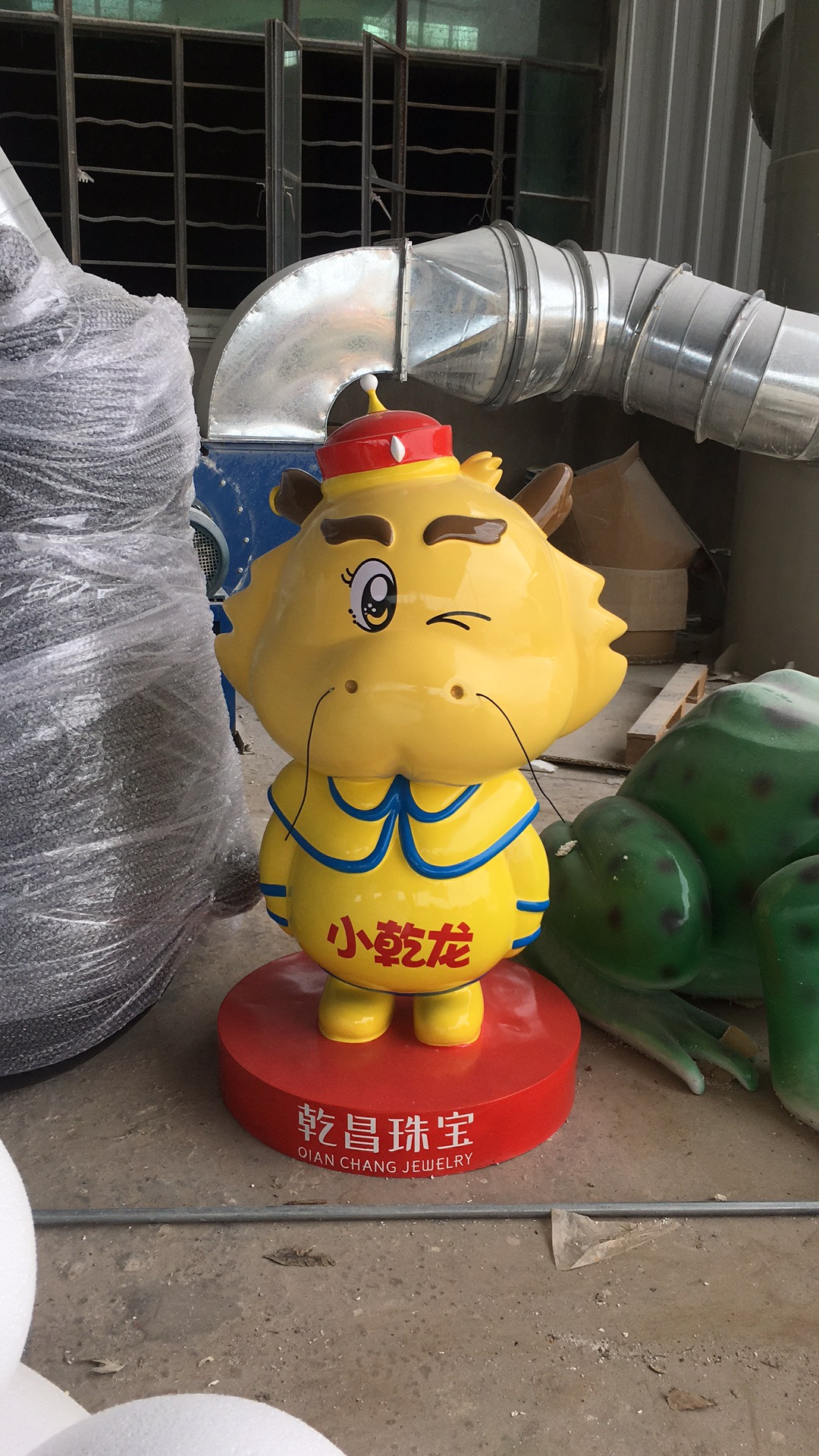 乾昌珠寶門店吉祥物雕塑